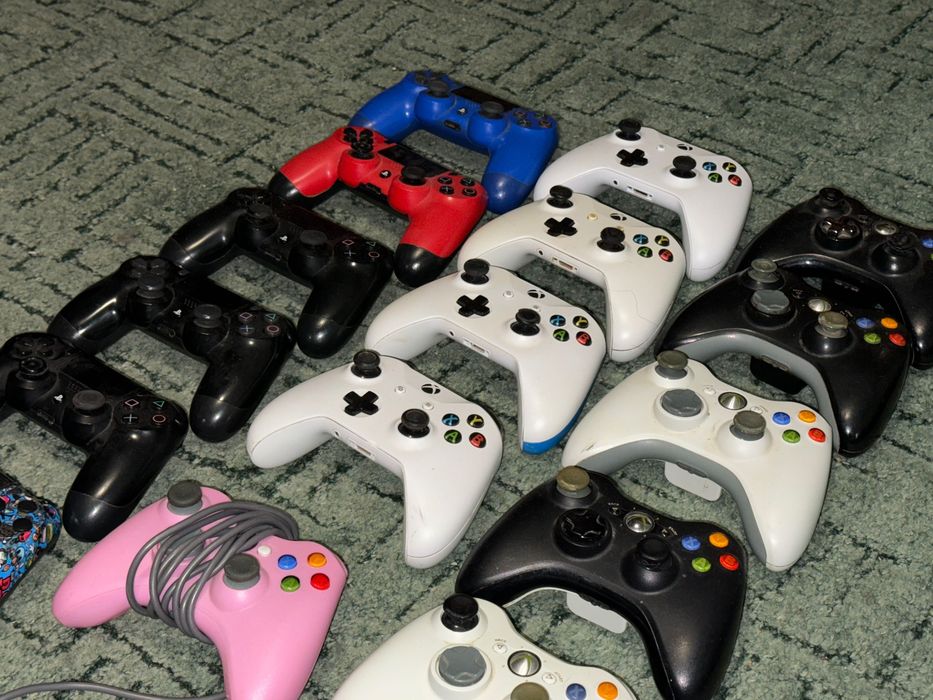 Продам Геймпади PS4