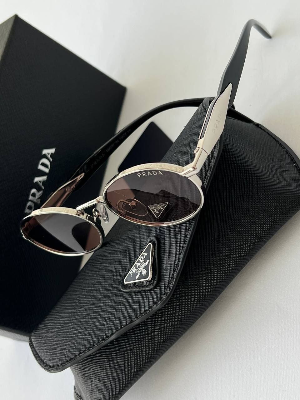 Трендові окуляри овали prada