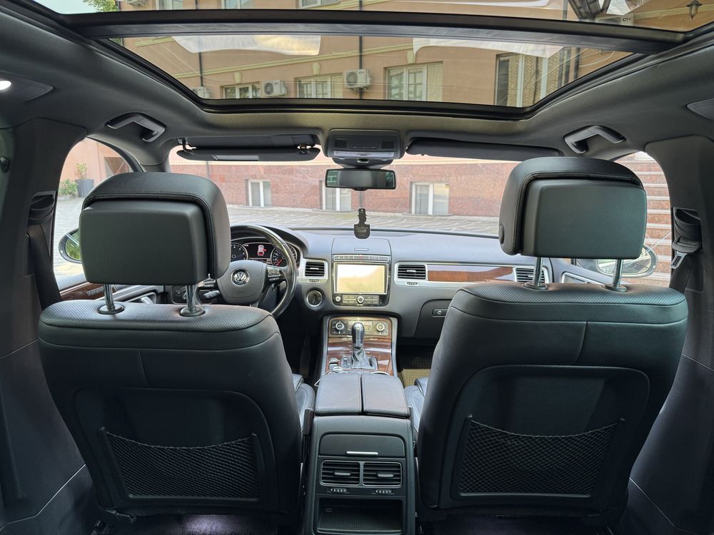 Свіжопригнаний Volkswagen touareg Fl з  історією обсл на оф сервісі.
