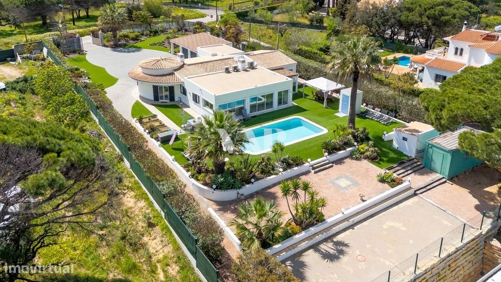 Moradia com 3 quartos e Chalé de 2 quartos, próximo da Quinta do Lago