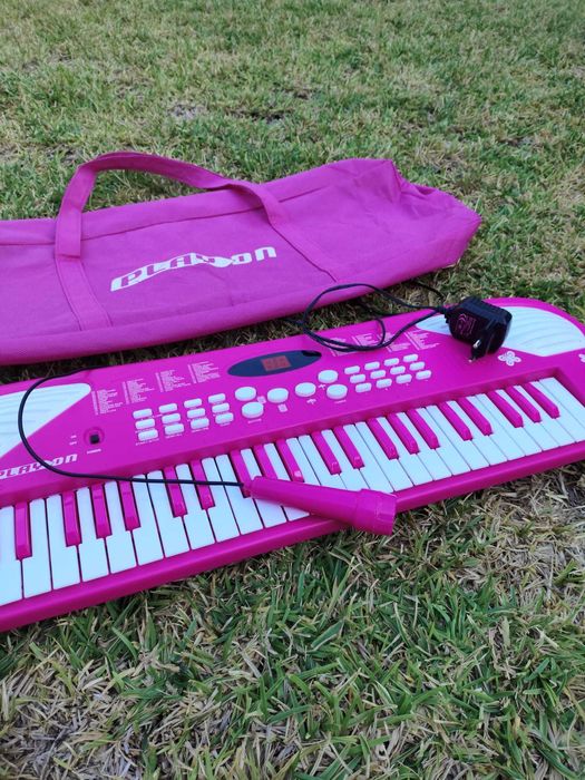 Piano Elétrico com Microfone - Como Novo!