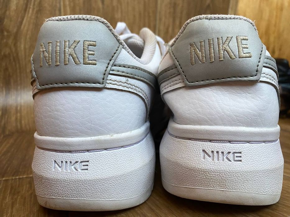 Продам кросівки Nike