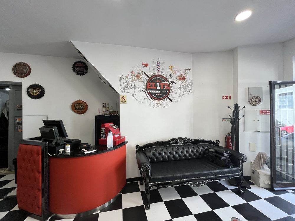 Cadeira em barbearia no Porto
