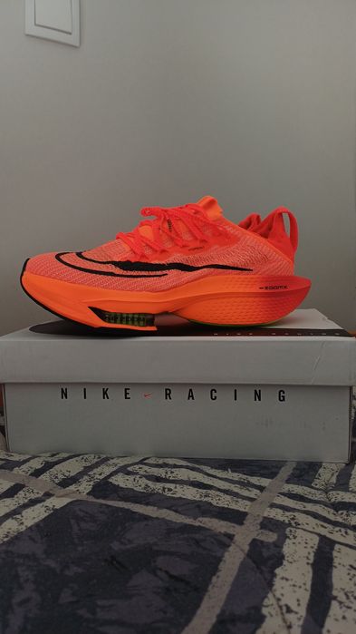 Nike air zoom alphafly next%2
alphafly next%2
Tamanho 43 Novo nunca us