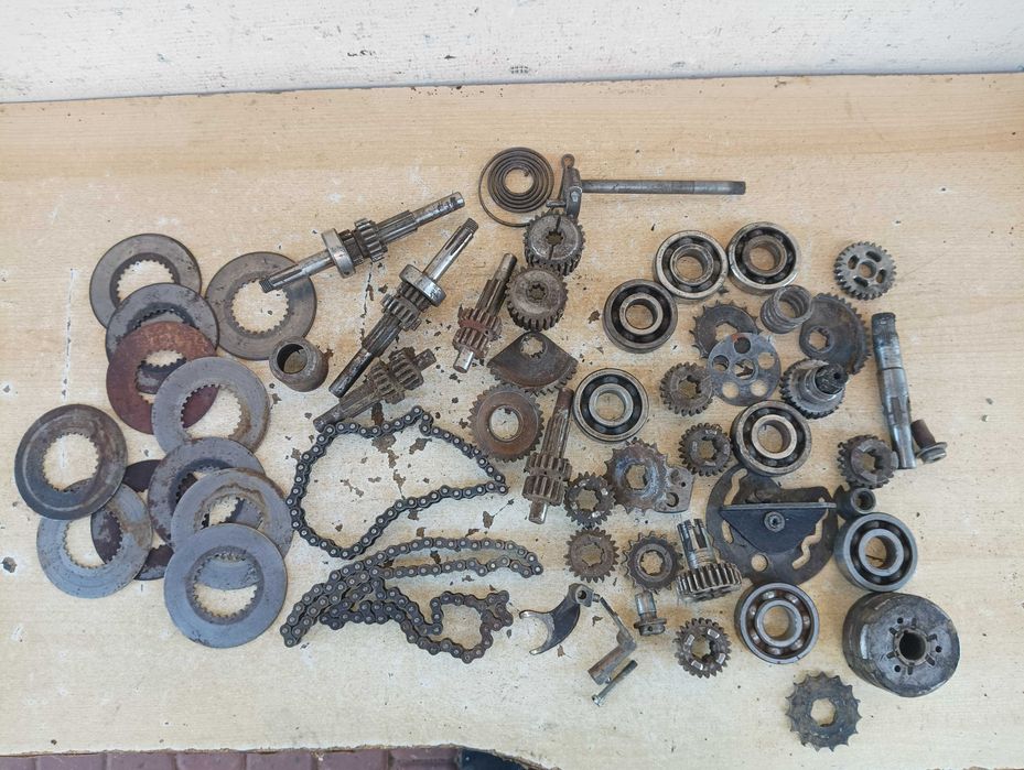 WSK - części silnika - skrzyni biegów (28.8)