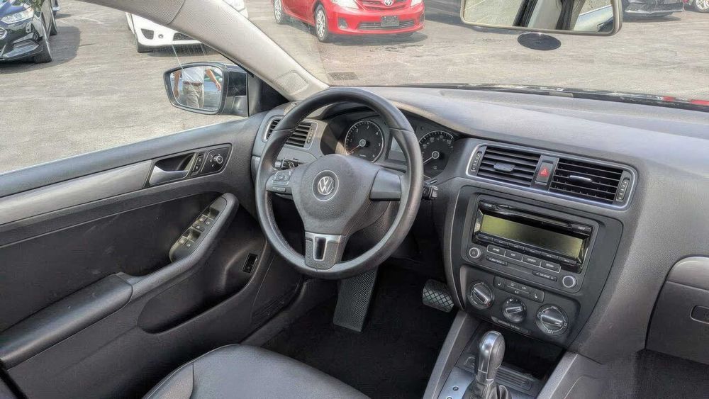 Volkswagen Jetta      2014