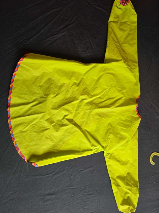 Dziecięcy fartuch ochronny do malowania Ikea Mala z długim rękawem