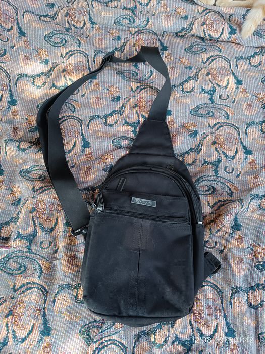 Сумка наплечная мужская в хорошем состоянии