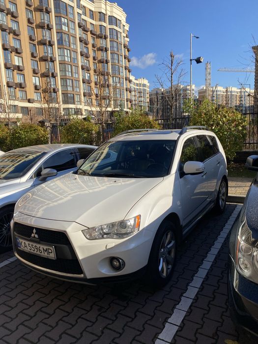 Mitsubishi Outlander XL 2011 2.4 Бензин 4WD