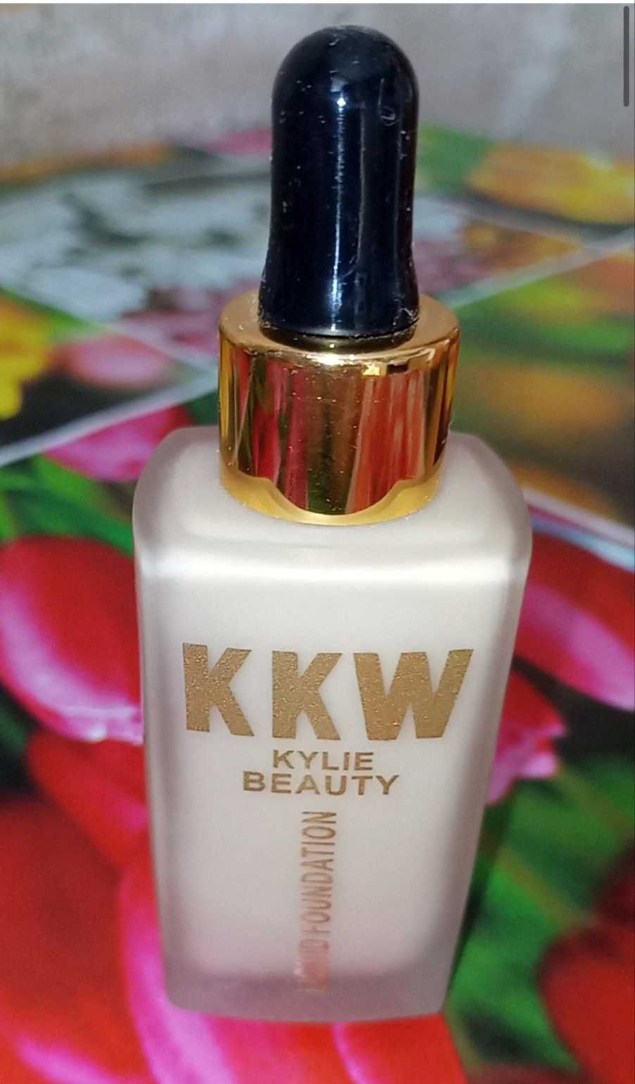 Тональний крем мус KKW KYLIE Beauty liquid foundation