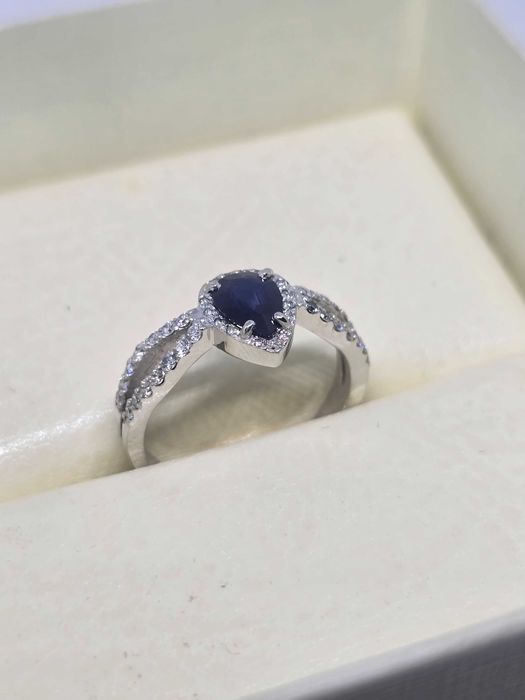 Каблучка з діамантами і сапфіром. Кольцо с бриллиантами и сапфиром