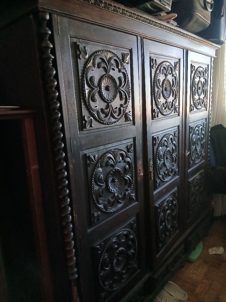 Guarda roupa com 3 portas e 3  gavetas