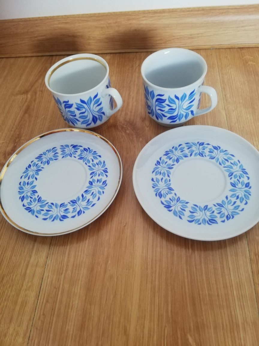 Dwie filiżanki porcelanowe z podstawkami Chodzież PRL