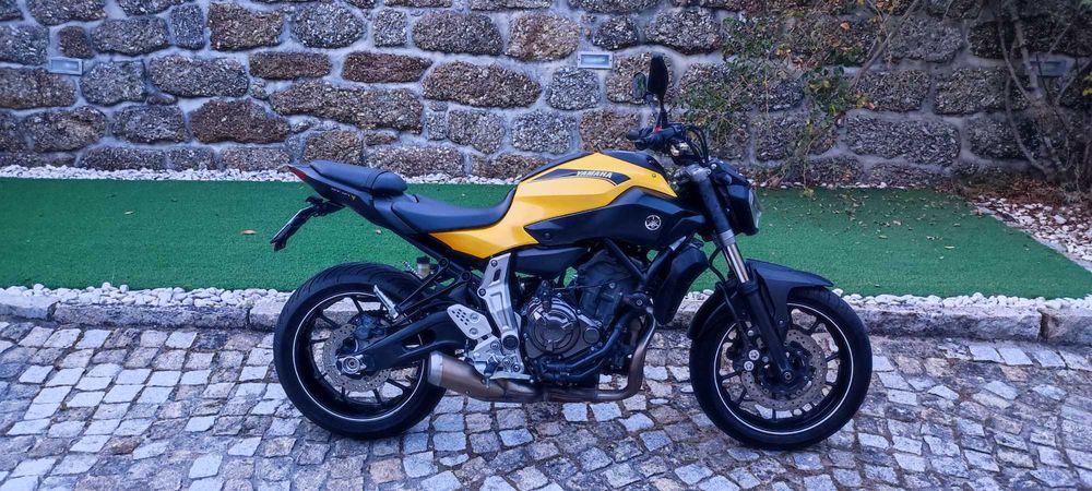 Yamaha MT-07 Amarela