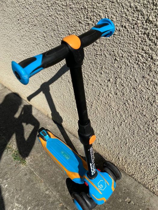 Дитячий самокат у гарному стані