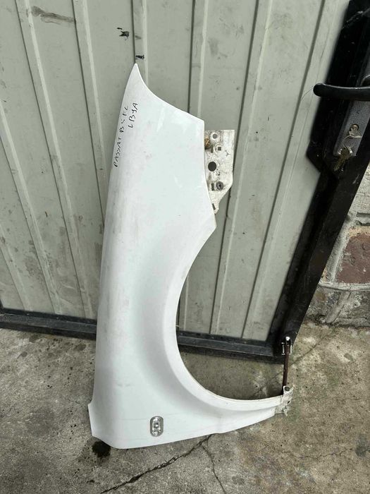 błotnik prawy przód przedni vw volkswagen passat b5 fl lift LB9A