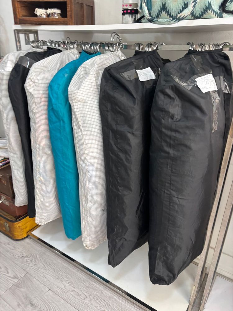 Varios Charriots de roupa para Loja