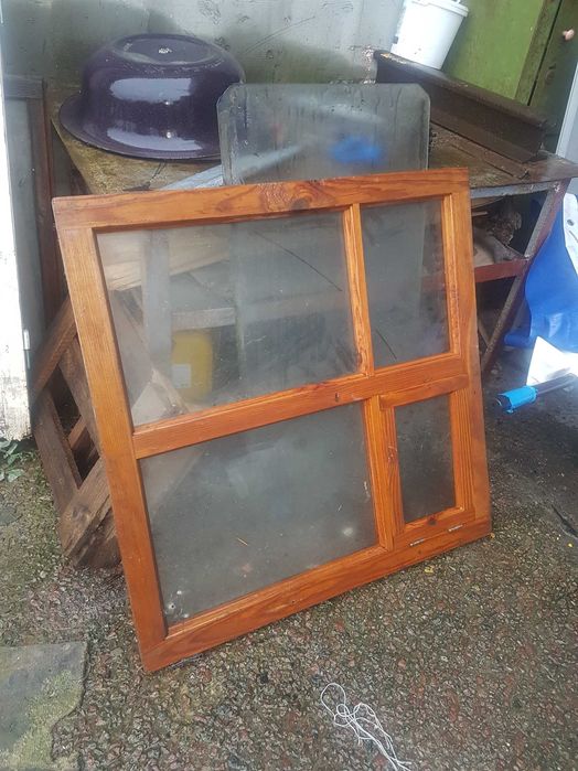 Деревянное окно 93х93 и 120x120