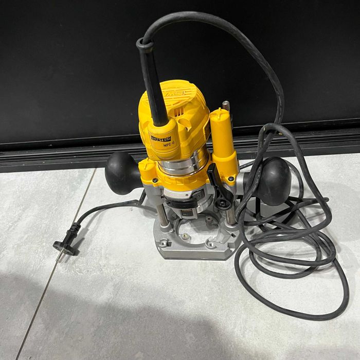 Frezarka Górnowrzecionowa DeWalt D26203 | Używana | Dobry Stan |