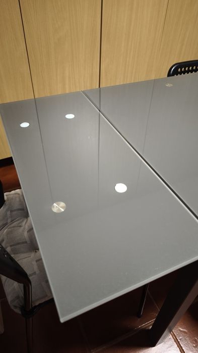 Mesa de vidro extensível + 4 cadeiras