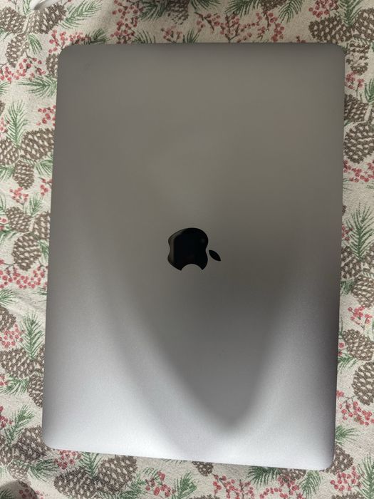 MacBook Air M1 (2020) — Excelente estado