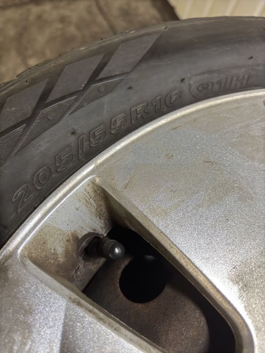 Komplet kół stalowych w rozmiarze 205/55 r16