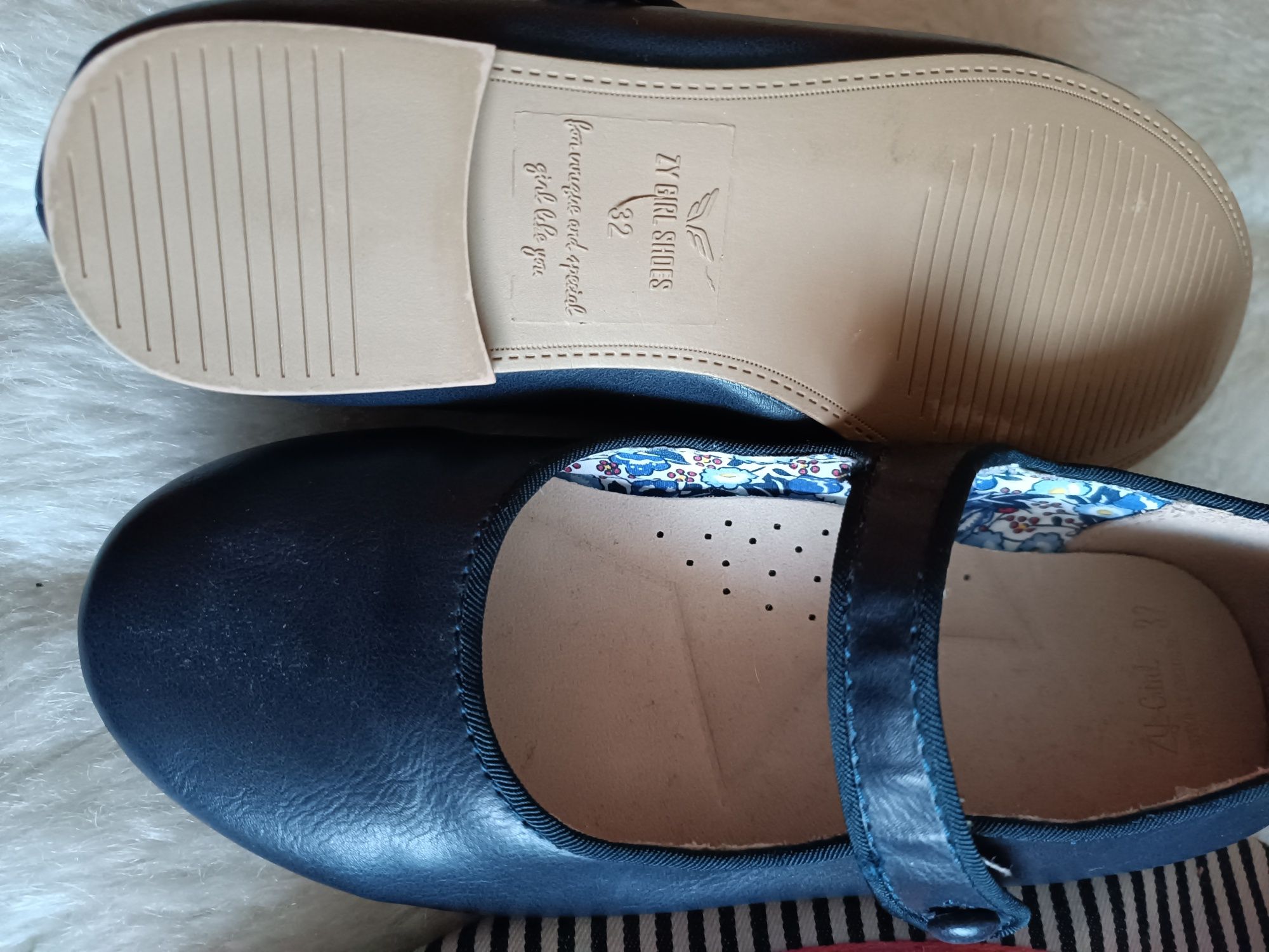 Sapatos e sabrina t33/34 Novas