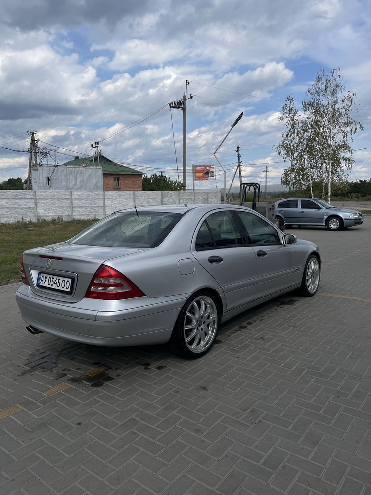 Mersedes benz c200 w203