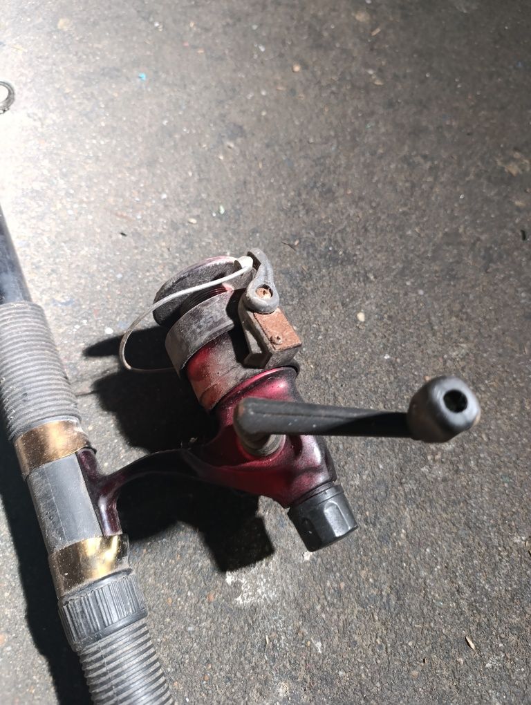 Cana de pesca com carreto