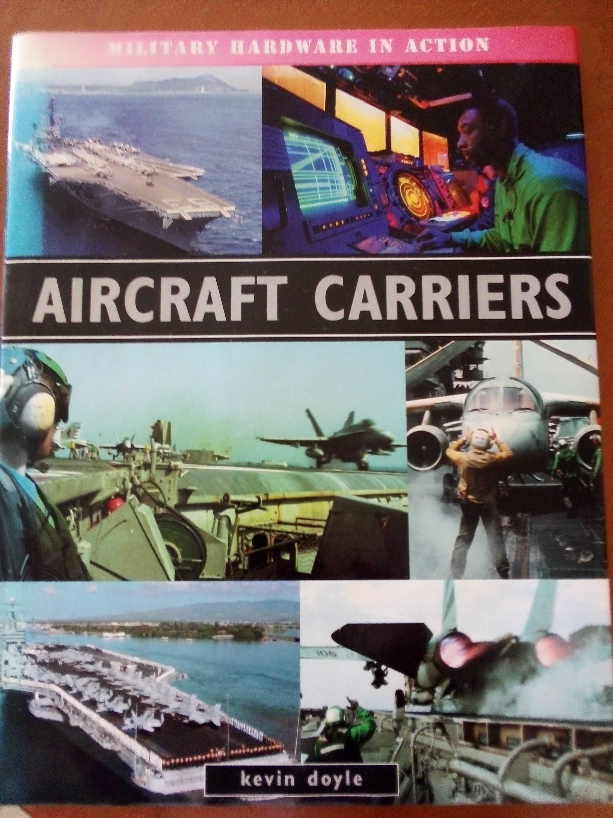 Livros "Helicopters" e "Aircraft Carriers"