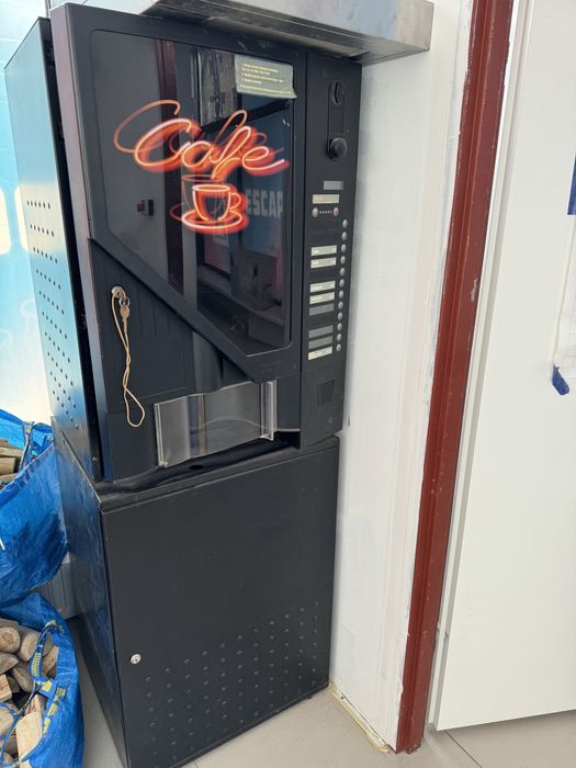 Automat do kawy i czekolady Nescafe Rheavendors
