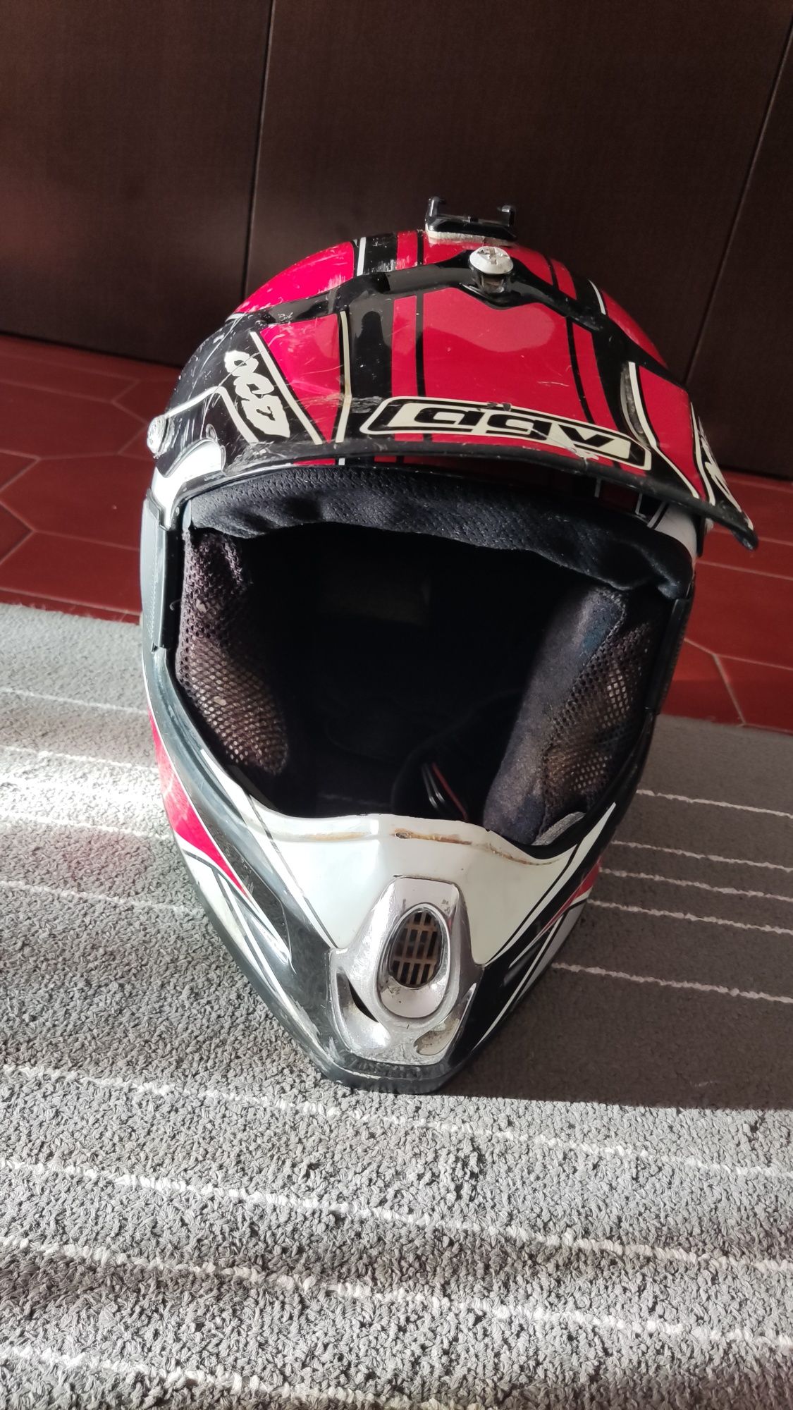 capacete de mota AGV médio