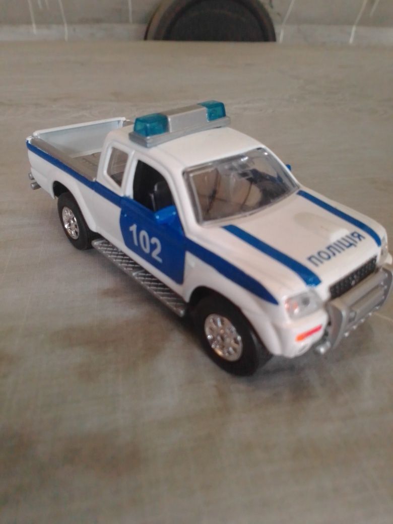 Машинка белая полицейская, инерционная, митсубиси.