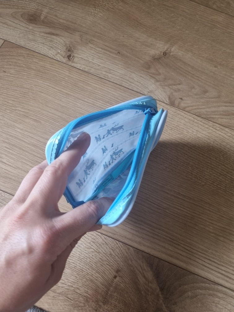 11. Mała kosmetyczka Kraina Lodu dla dziecka Elza Anna Sven Kristoff
