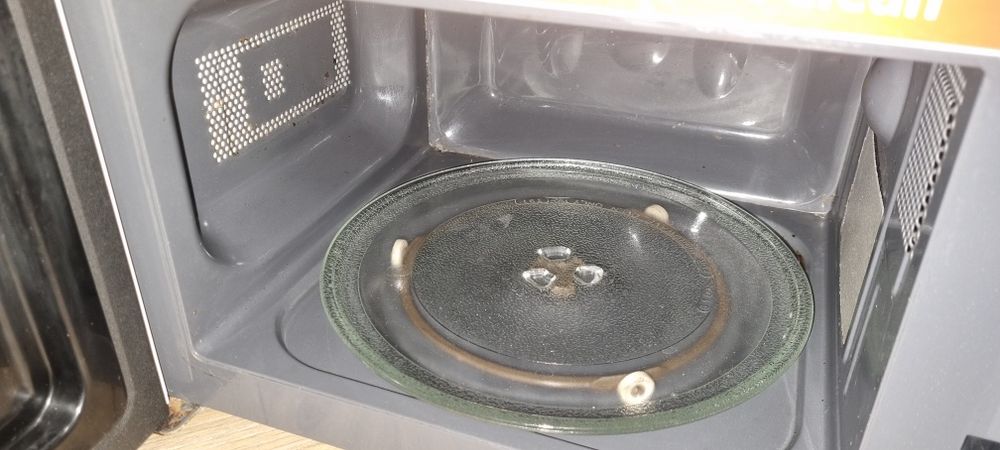 Микрохвильова піч Midea AM720C4E-W