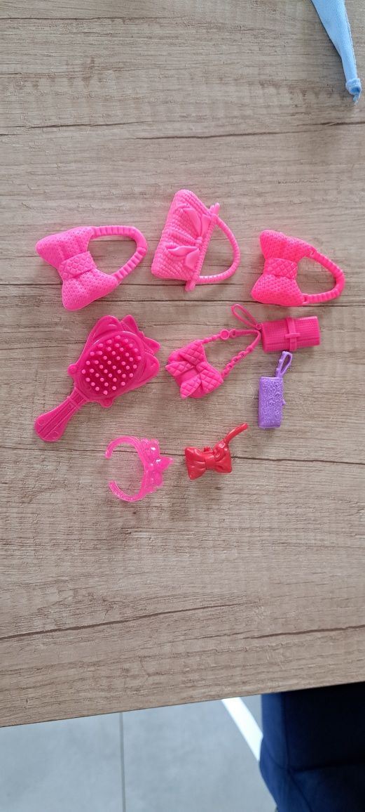Lalki z ubraniami(ksiezniczka, elsa, syrenka itd)+ super szafą + grat