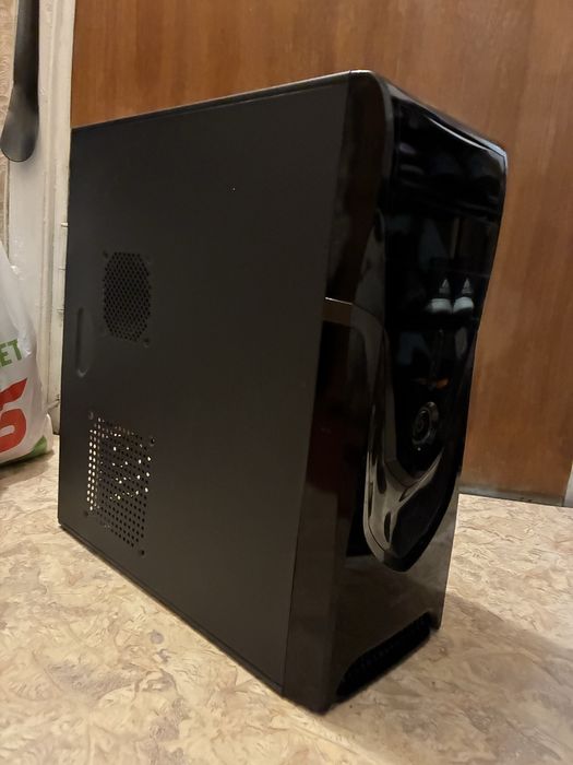 Корпус до компьютера в хорошому стані