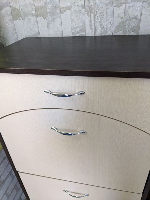 Тумба для обуви,в отличном состоянии , разм.выс.100,дл60,шир40