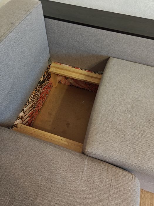 Диван у хорошому стані