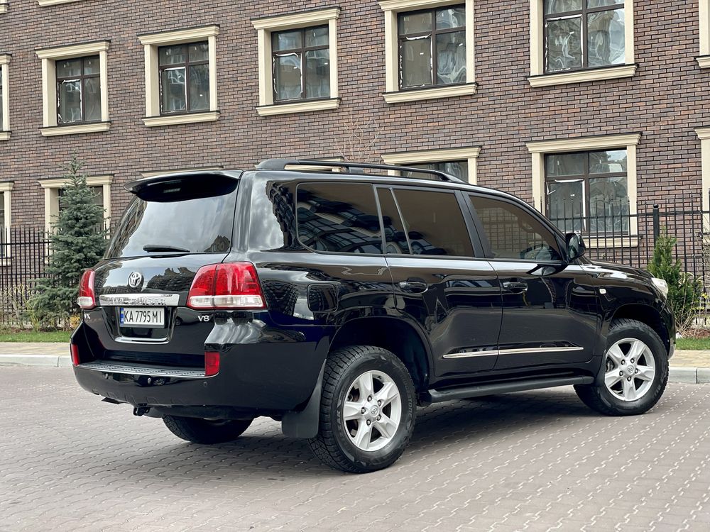 Продам TOYOTA LAND CRUISER 200, офіційний, ідеальний стан