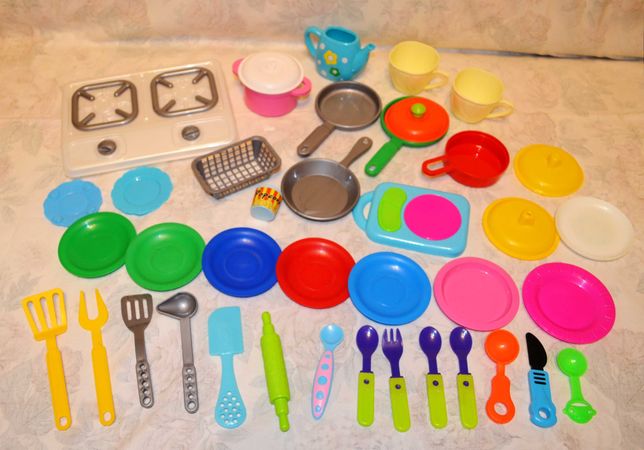 Кухонная Плитка и посуда с разных наборов