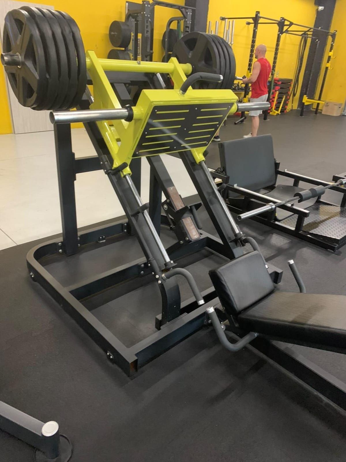 Suwnica na nogi Leg Press wolny ciężar