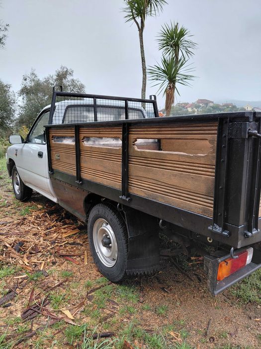Toyota Hilux 2.4 D impecável de tudo.