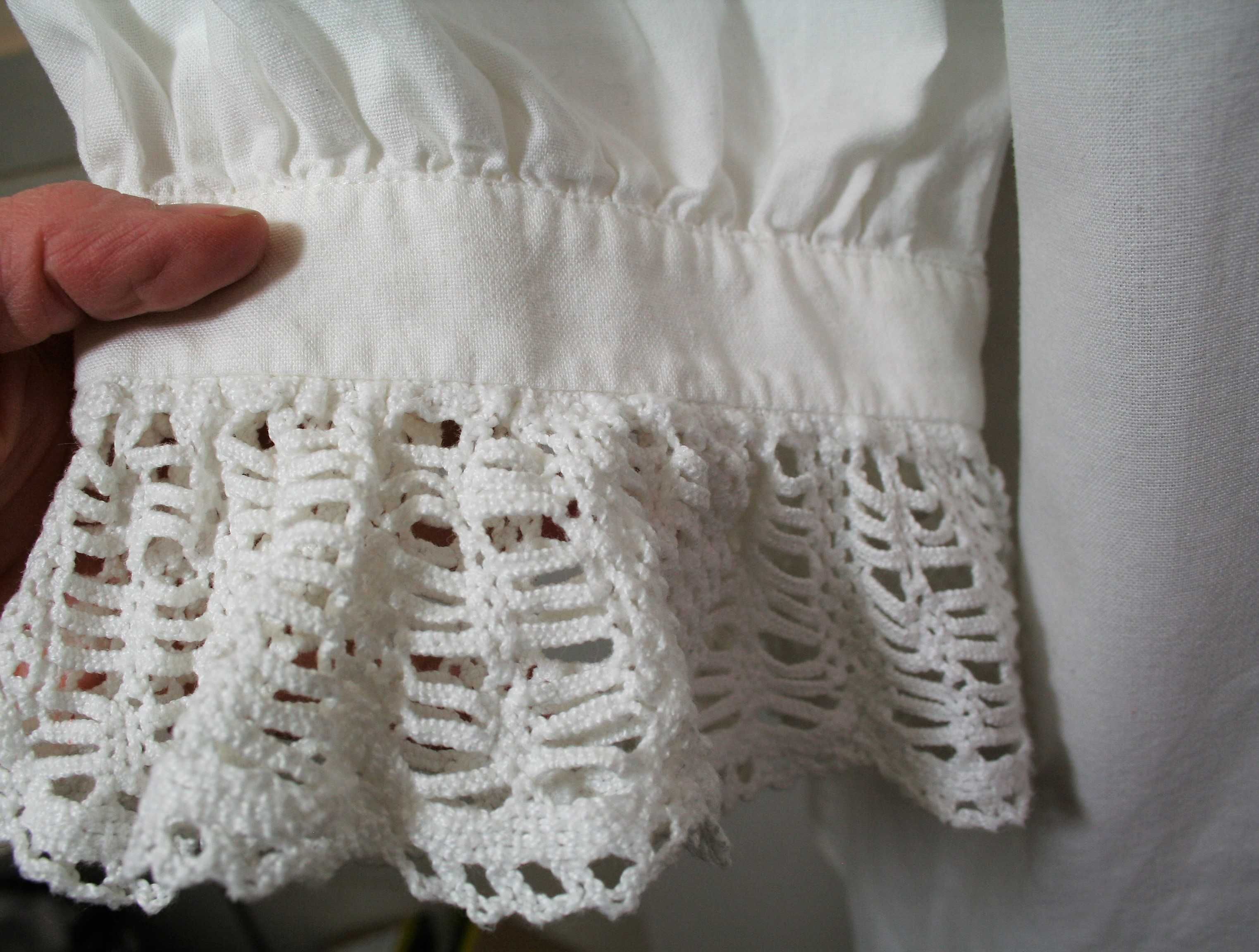 Bluzka tradycyjna, biała bawełna, haftowana  Bawaria, Niemcy Rz: 48
