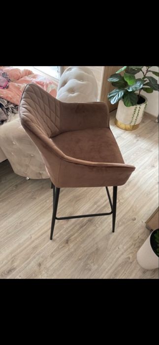 Hoker krzeslo brazowe wysokie