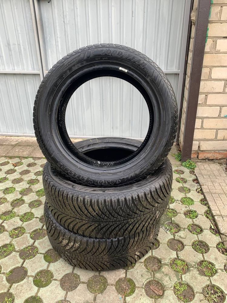 Продам резину 235/50 R18 Goodyear vector 4 seasons зима