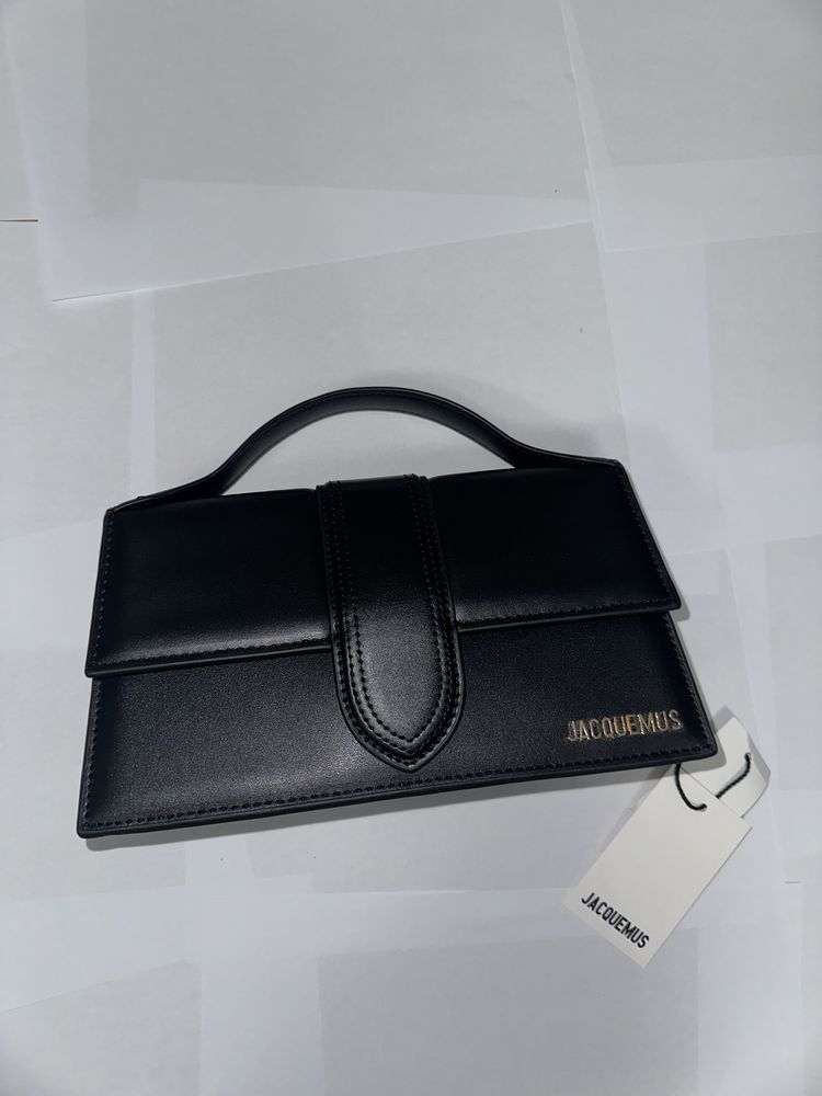 Czarna torebka Jacquemus