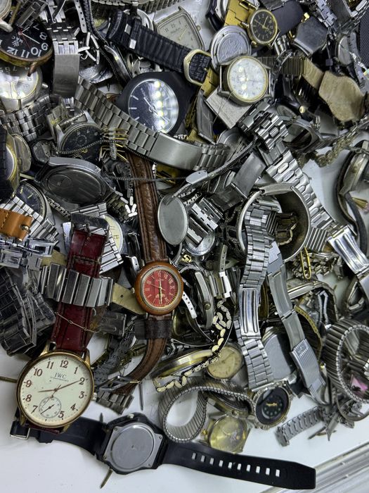 Часы на запчасти