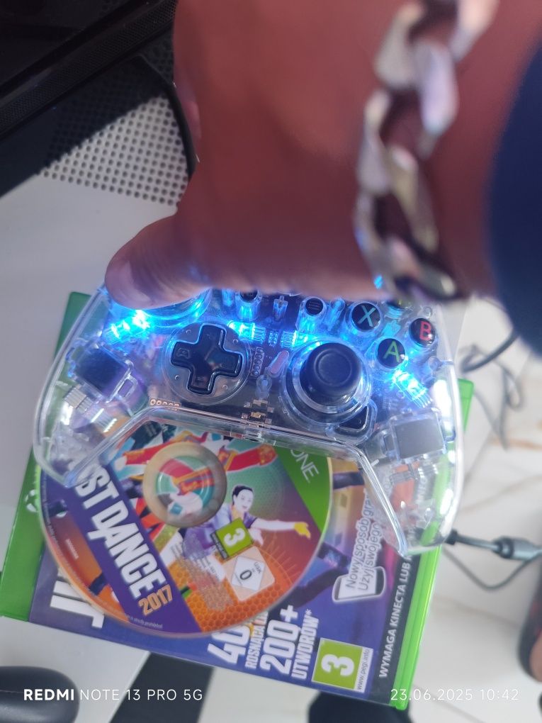 Xbox one S + Kinect + Gry + pad z podświetleniem RGB