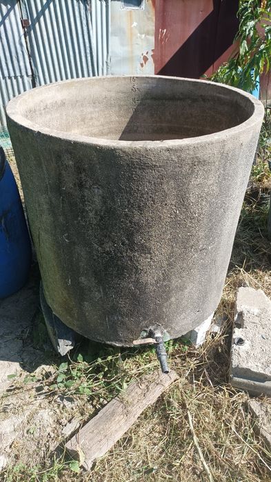 Tanque em cimento com capacidade de 1600 L no